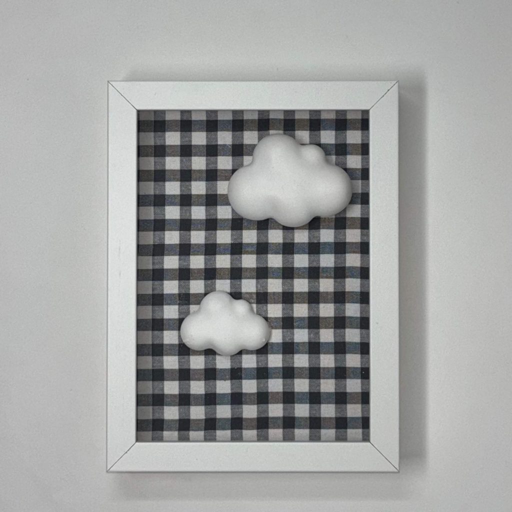 CUADRO NUBES- VICHI NEGRO (MARCO BLANCO)