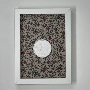 Cuadro Medalla Sagrada Familia-Flores (Marco blanco)